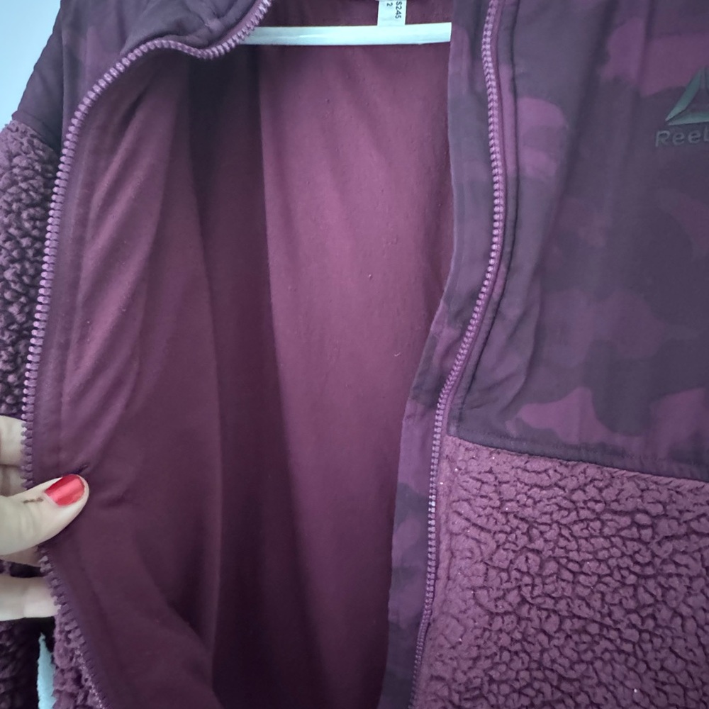 Reebok Maroon Thick Fleece Lined Zipper Jacket With Pockets. Medium.